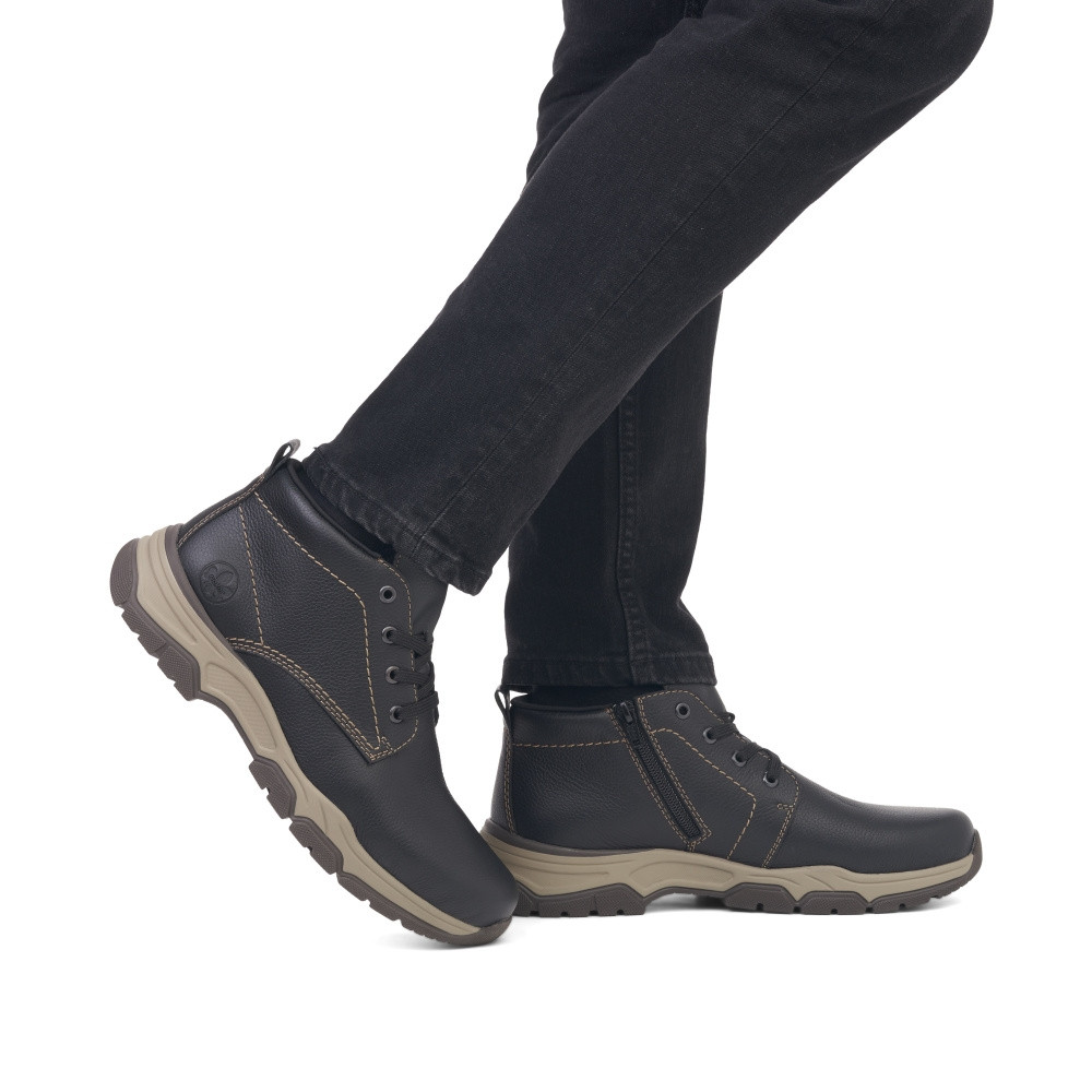 detail Pánská kotníková obuv RIEKER 31201-00 černá W3