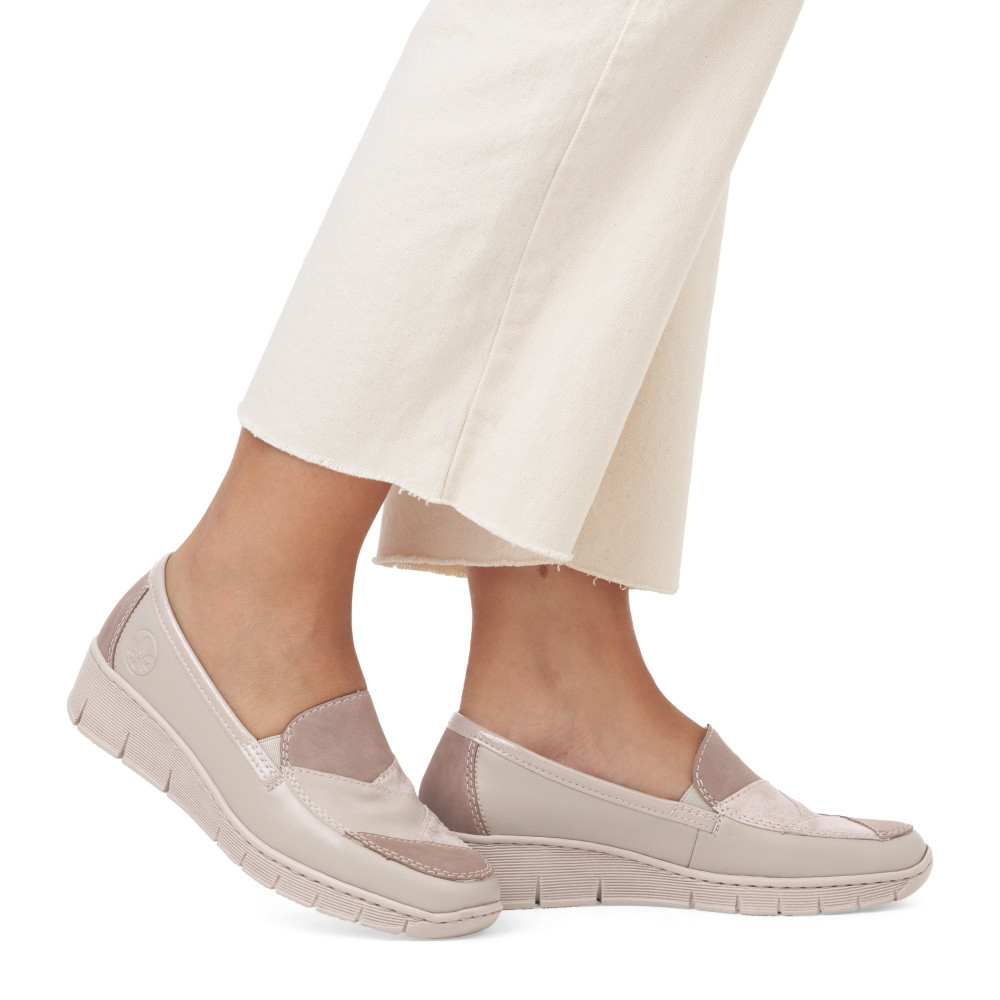 detail Dámské mokasíny RIEKER 53785-60 béžová S5