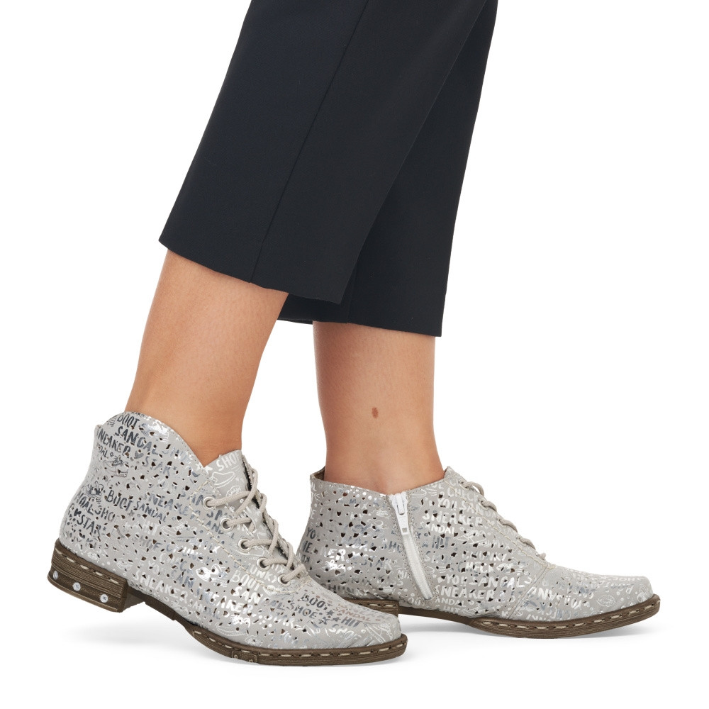 detail Dámské polobotky RIEKER M1835-92 stříbrná S4