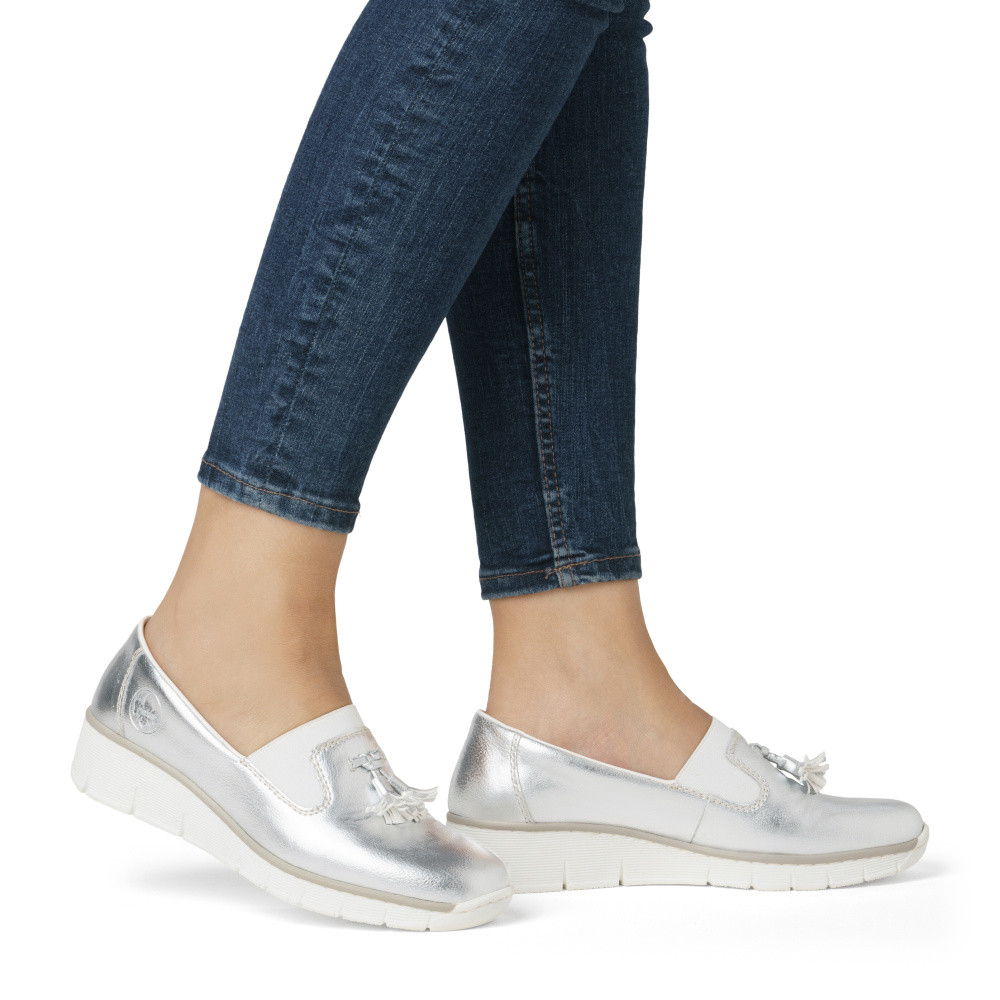 detail Dámské mokasíny RIEKER 53751-90 stříbrná S5