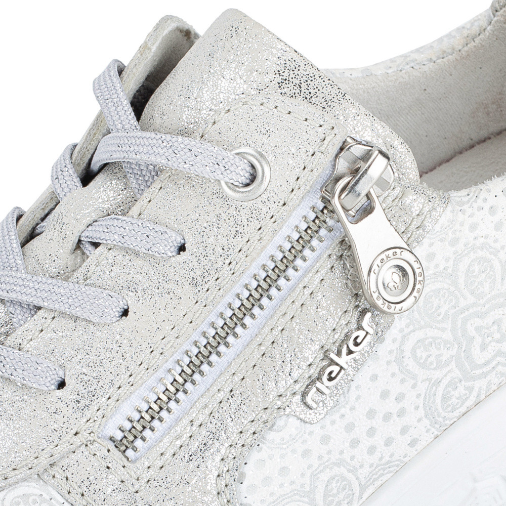 detail Dámske poltopánky RIEKER 59501-90 strieborná S6