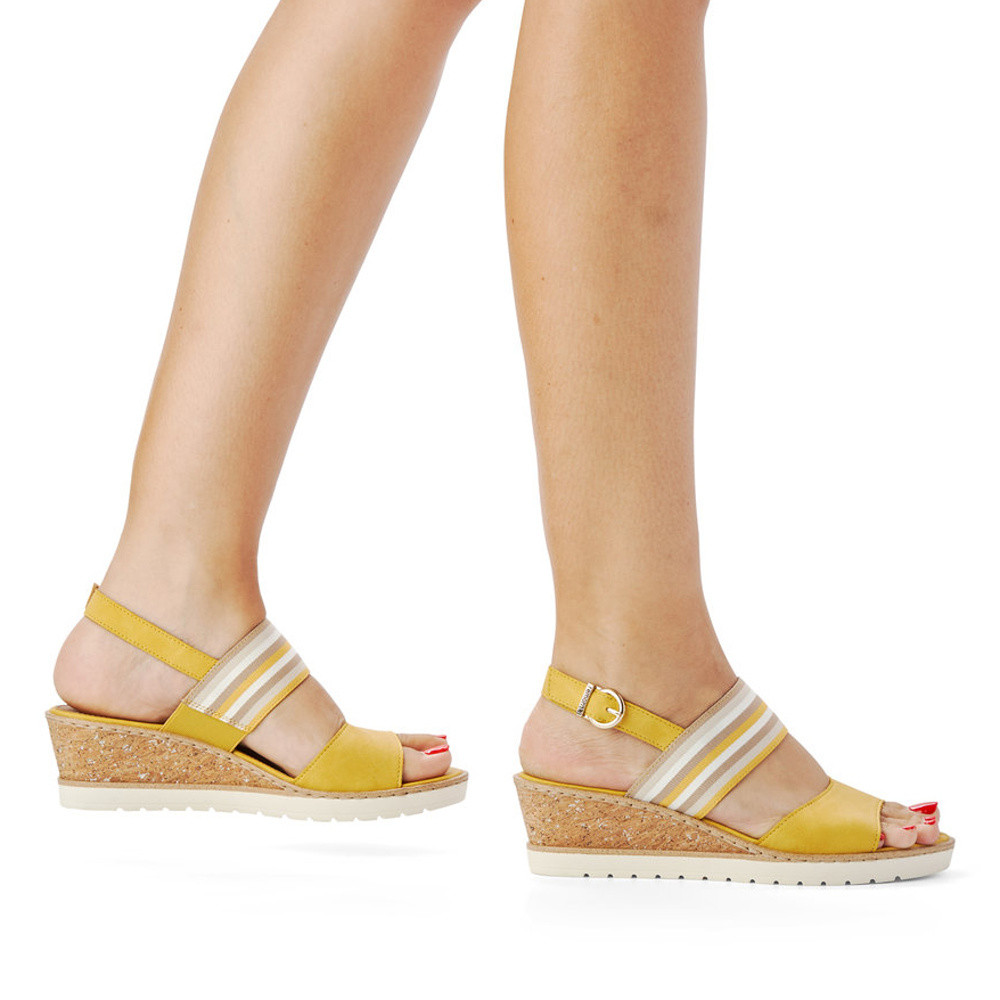 detail Dámské sandály REMONTE RIE-10200411-S1 žlutá