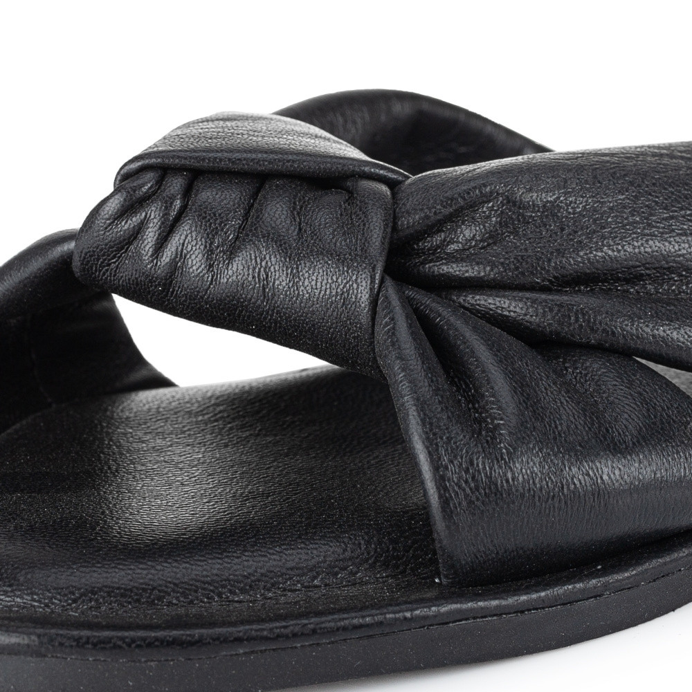 detail Dámské nazouváky TAMARIS 27130-38-003 černá S2