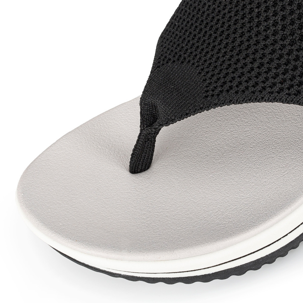 detail Dámské žabky JANA JAN-10201944-S3 černá