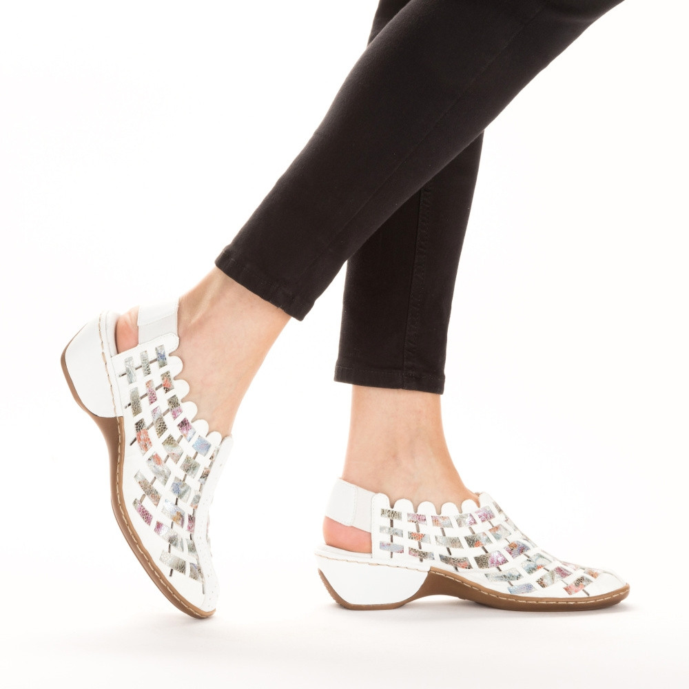 detail Dámske sandále RIEKER 47156-82 biela S3