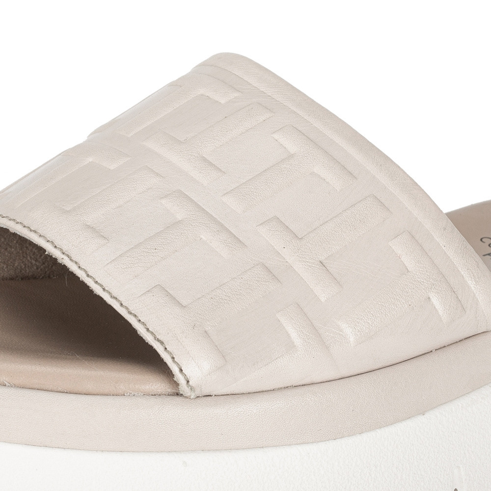 detail Dámské nazouváky TAMARIS TAM-10203021-S3 béžová