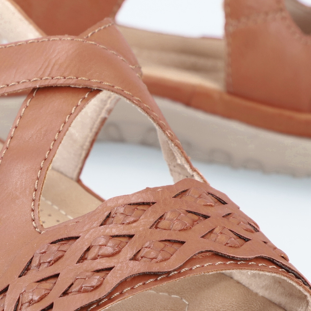 detail Dámské sandály RIEKER 64878-24 hnědá S4
