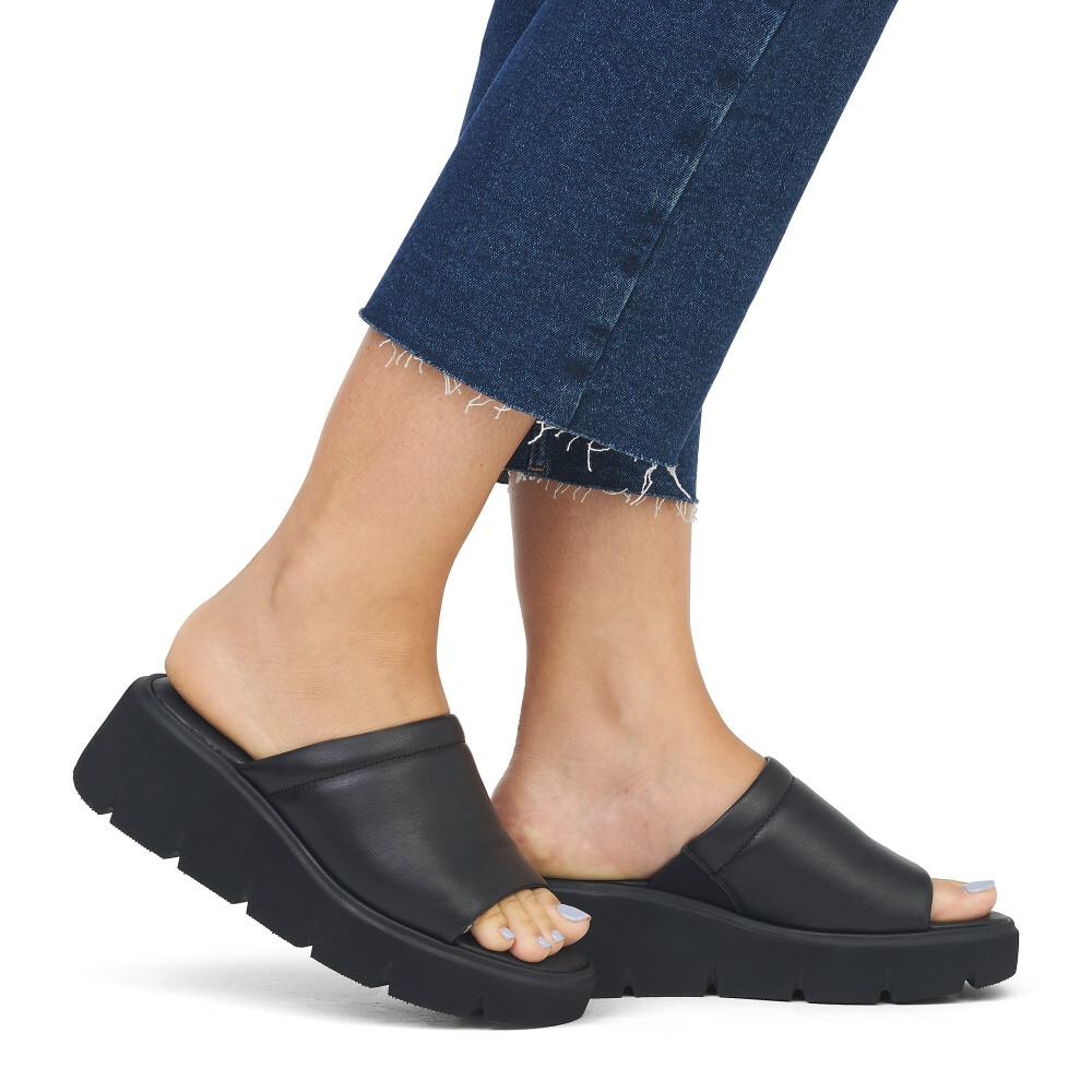 detail Dámské nazouváky RIEKER RIE-10204236-S4 černá