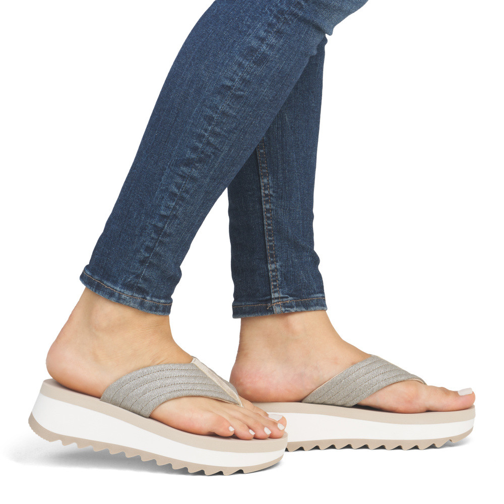 detail Dámské žabky RIEKER W3054-60 béžová S5