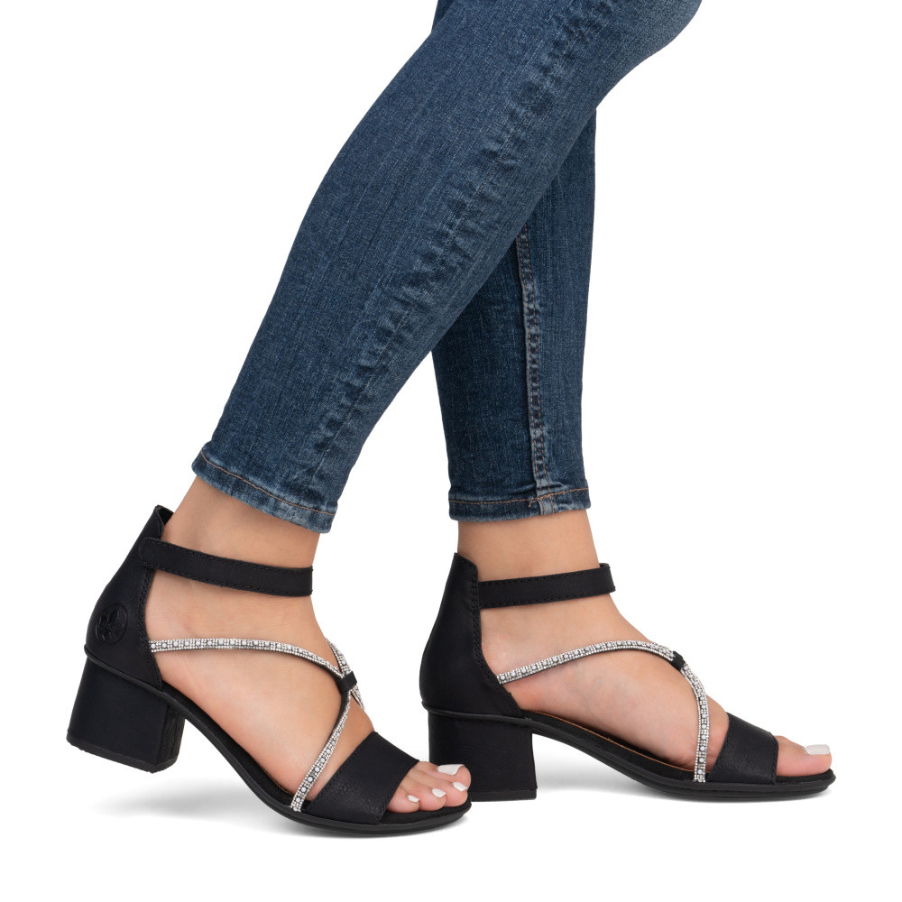 detail Dámské sandály RIEKER 64654-00 černá S5