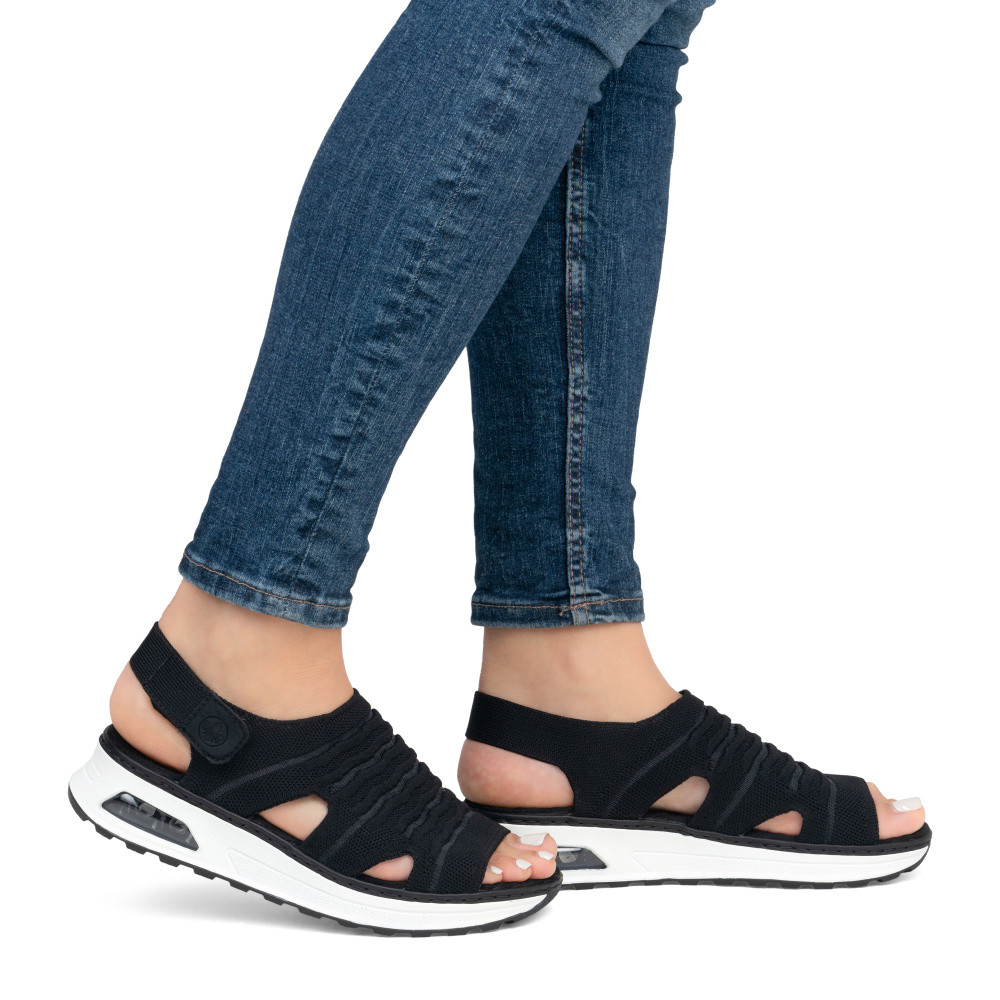 detail Dámské sandály RIEKER 65662-00 černá S5