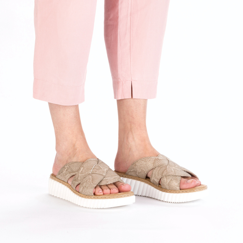 detail Dámské nazouváky RIEKER 63280-64 béžová S5