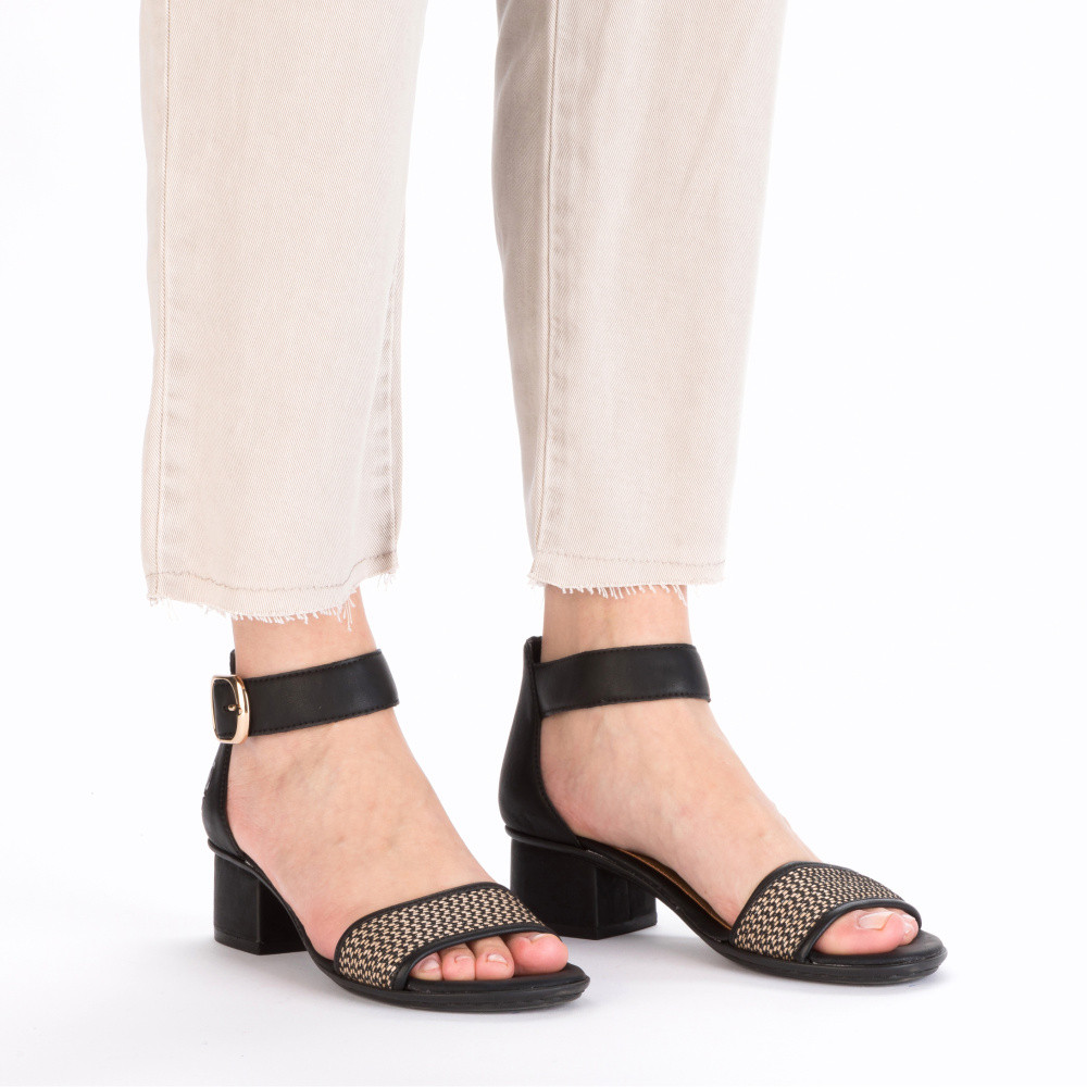 detail Dámské sandály RIEKER 64952-00 černá S5