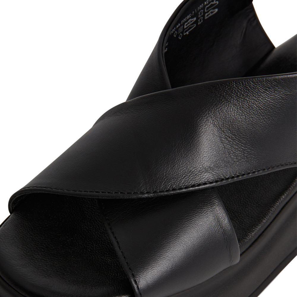 detail Dámské sandály TAMARIS 28303-44-001 černá S5