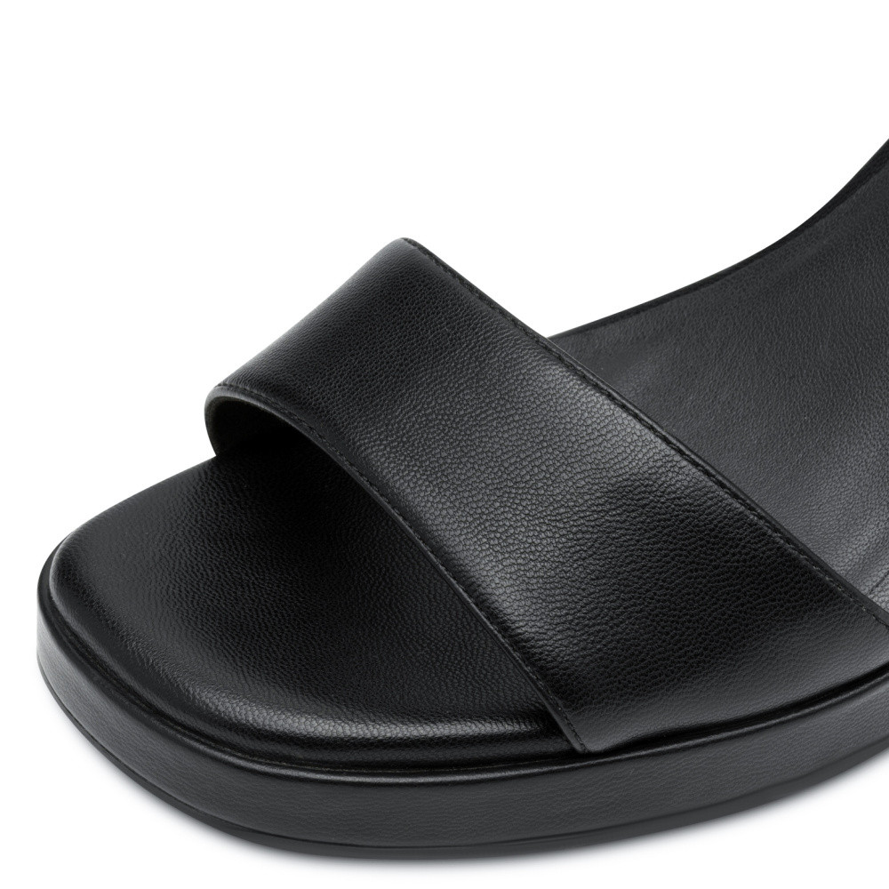 detail Dámské sandály TAMARIS 28342-44-007 černá S5