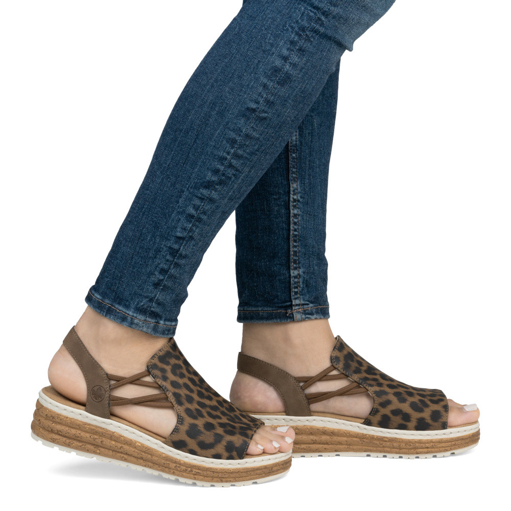 detail Dámské sandály RIEKER 62741-90 hnědá S5