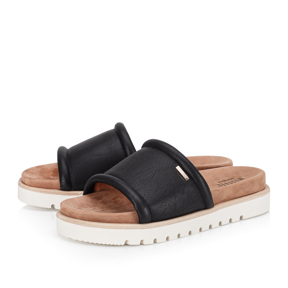 detail Dámské nazouváky MUSTANG 1461701-9 černá S5