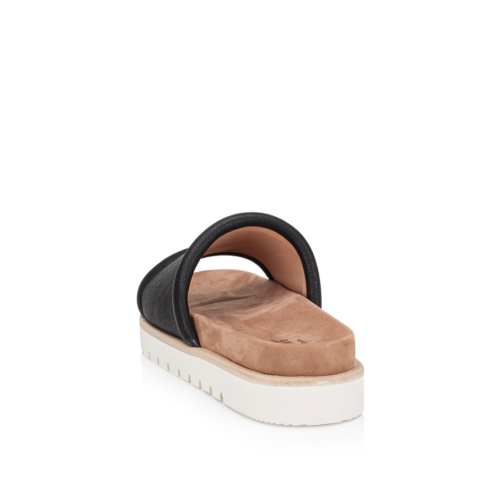 detail Dámské nazouváky MUSTANG 1461701-9 černá S5