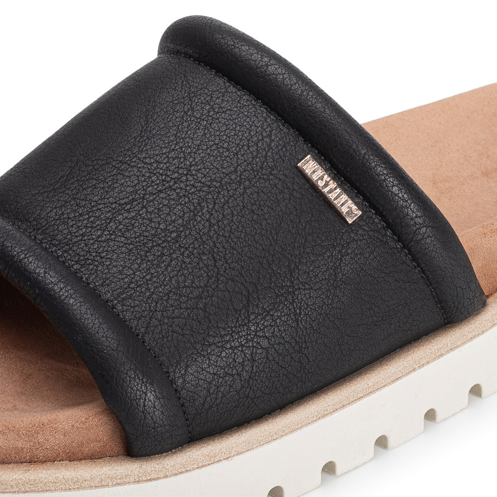 detail Dámské nazouváky MUSTANG 1461701-9 černá S5