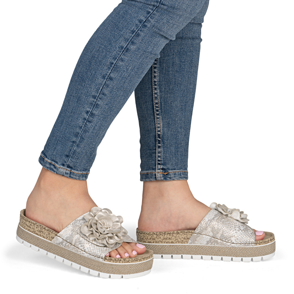 detail Dámské nazouváky RIEKER 69562-90 zlatá S6