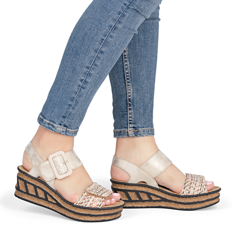 detail Dámské sandály RIEKER 68172-60 béžová S6