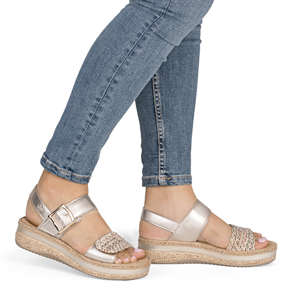 detail Dámské sandály RIEKER V0951-90 zlatá S6