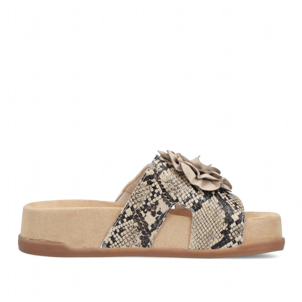 detail Dámské nazouváky RIEKER V4050-20 béžová S6