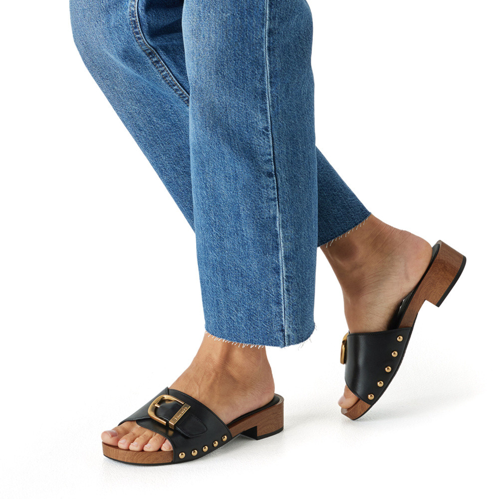 detail Dámské nazouváky TAMARIS 27312-46-001 černá S6