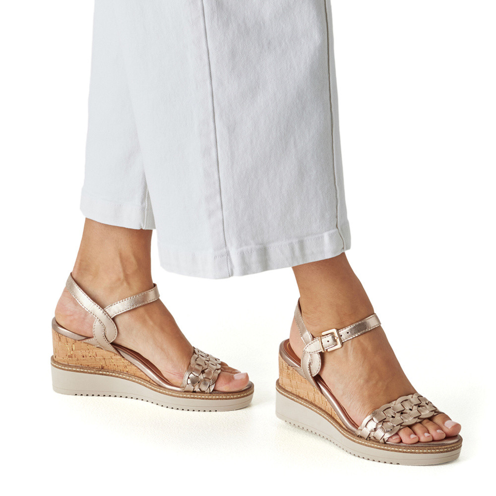 detail Dámské sandály TAMARIS 28334-46-900 zlatá S6