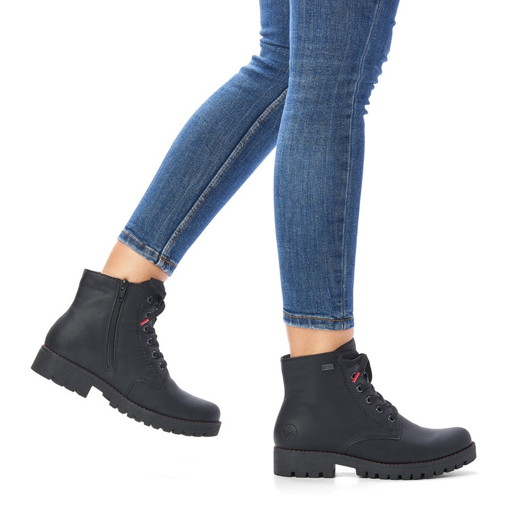 detail Dámská kotníková obuv RIEKER 785M1-00 černá W3
