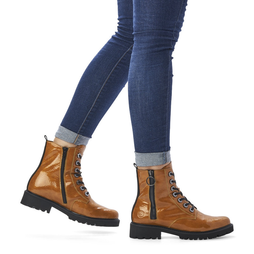 detail Dámská kotníková obuv REMONTE D8671-68 žlutá W2