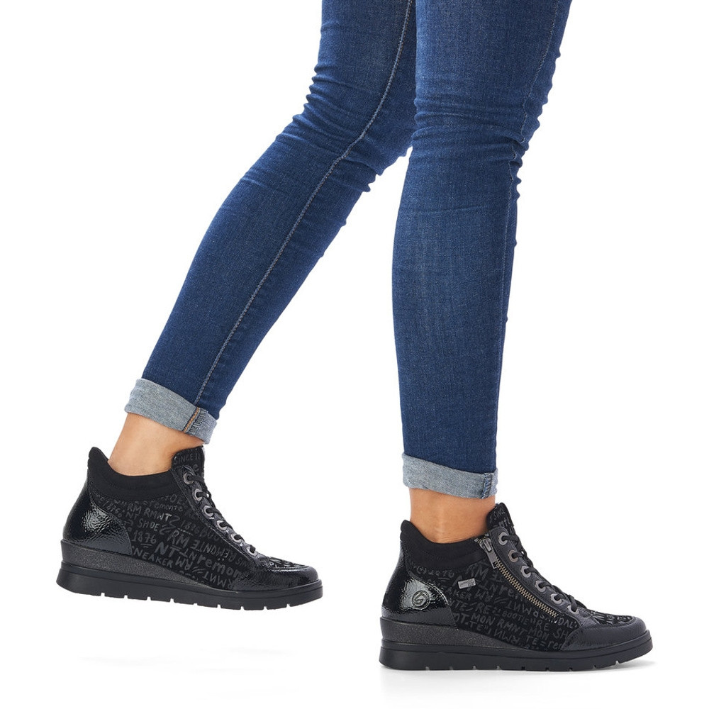 detail Dámská kotníková obuv REMONTE R0773-03 černá W2