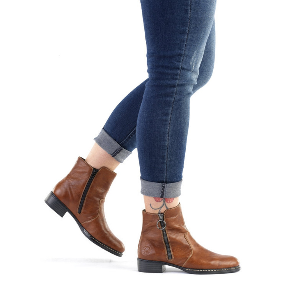 detail Dámská kotníková obuv RIEKER 73450-22 hnědá W4