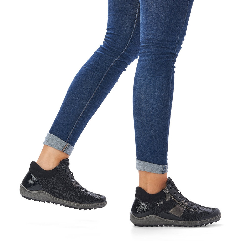 detail Dámská obuv REMONTE RIE-10301982-W1 černá