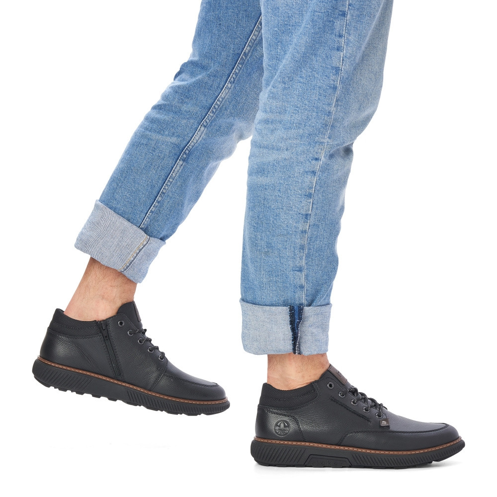 detail Pánská kotníková obuv RIEKER B3305-00 černá W2