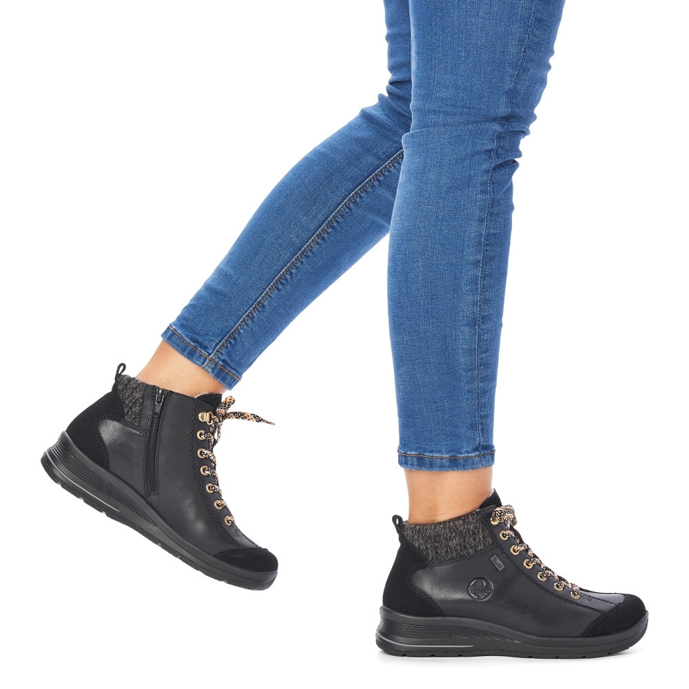 detail Dámská kotníková obuv RIEKER L7700-00 černá W2