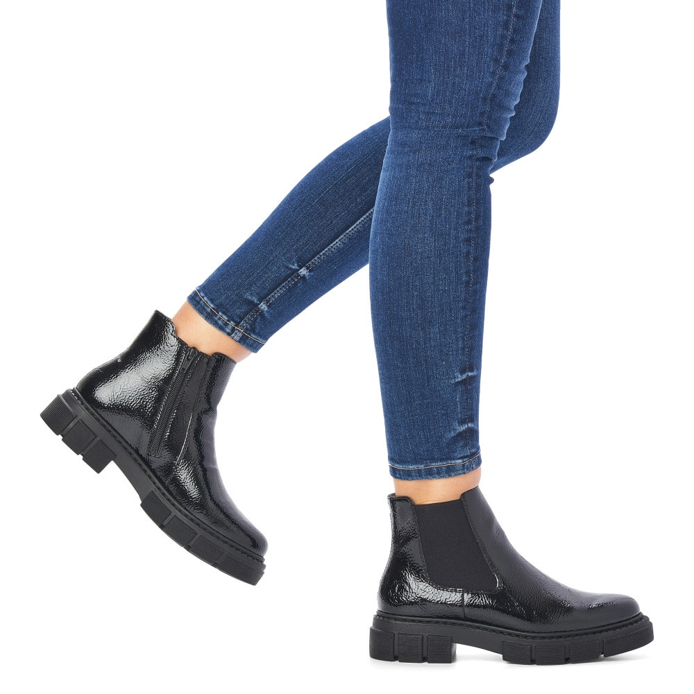 detail Dámská kotníková obuv RIEKER M3854-02 černá W2