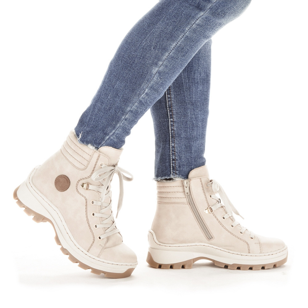 detail Dámská kotníková obuv RIEKER X9334-62 béžová W3