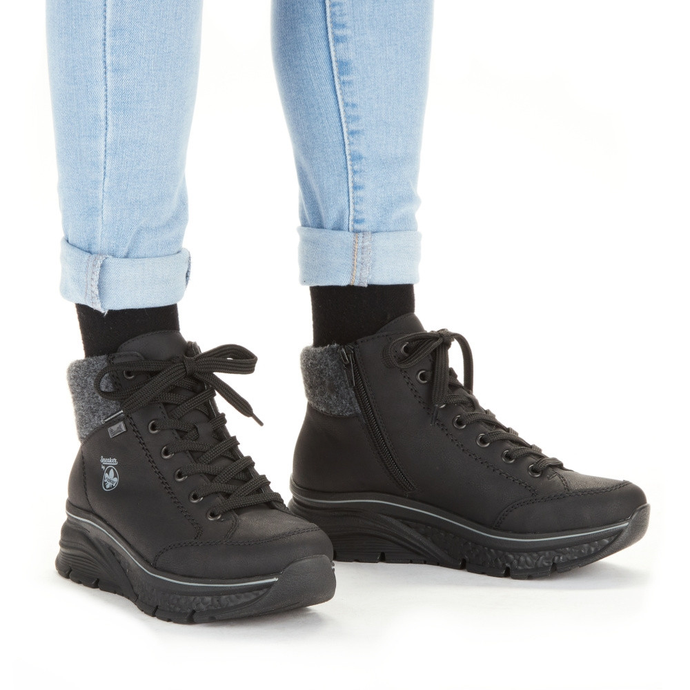 detail Dámská kotníková obuv RIEKER 48043-00 černá W4