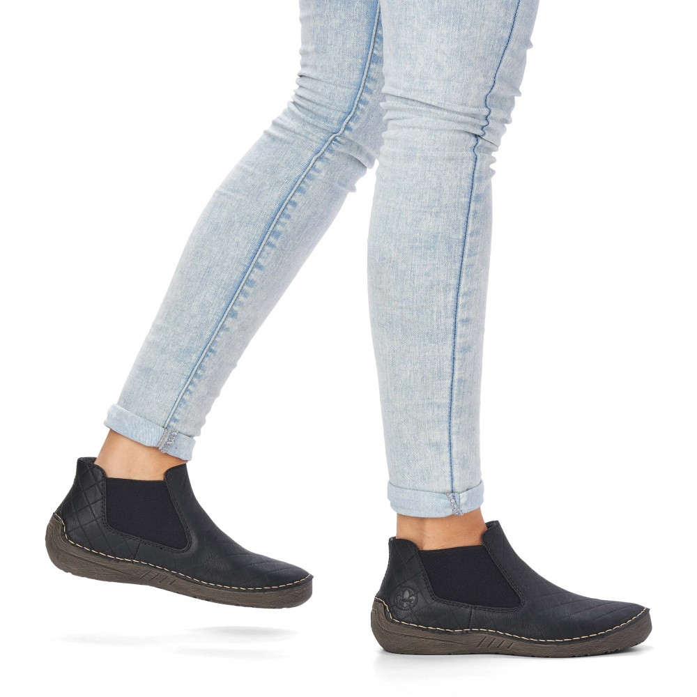 detail Dámská kotníková obuv RIEKER 52559-00 černá W2