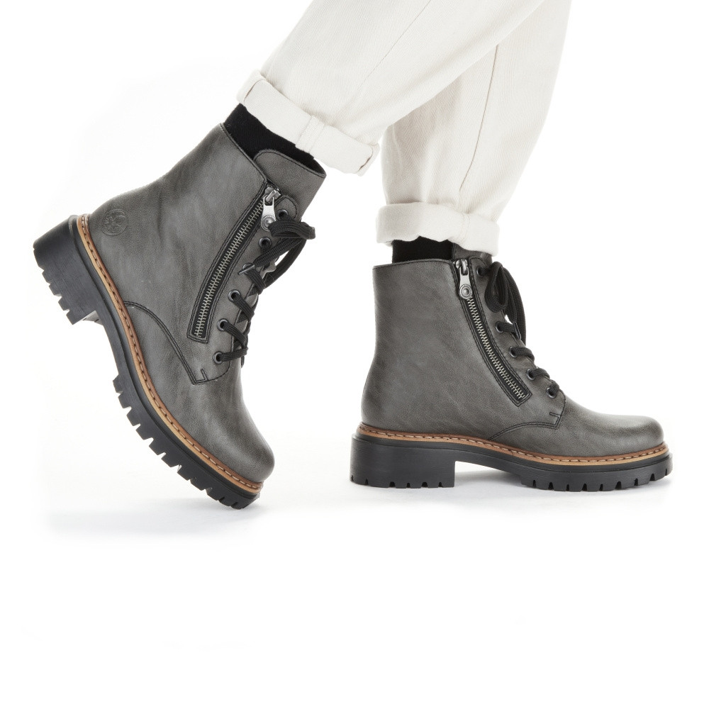 detail Dámská kotníková obuv RIEKER 72611-45 šedá W4