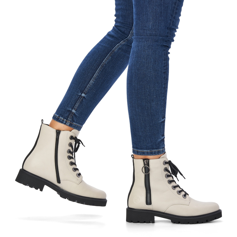 detail Dámská kotníková obuv REMONTE D8671-81 béžová W3