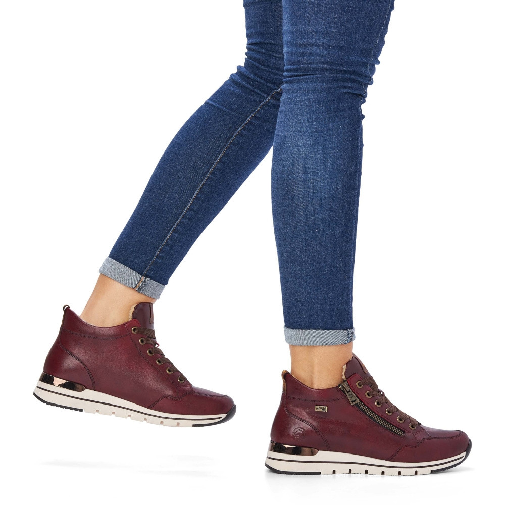 detail Dámská kotníková obuv REMONTE R6770-35 červená W3