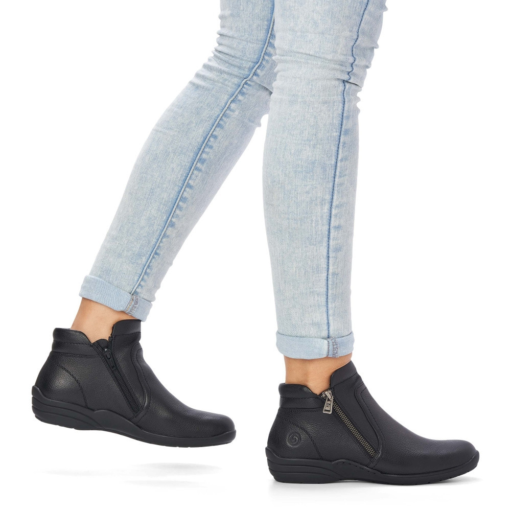 detail Dámská obuv REMONTE RIE-10302591-W2 černá