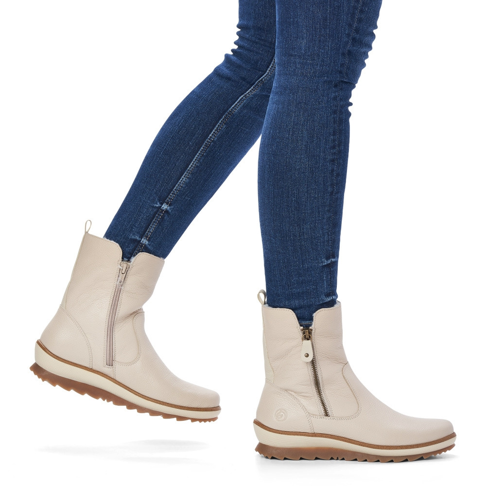 detail Dámská kotníková obuv REMONTE R8482-60 béžová W3