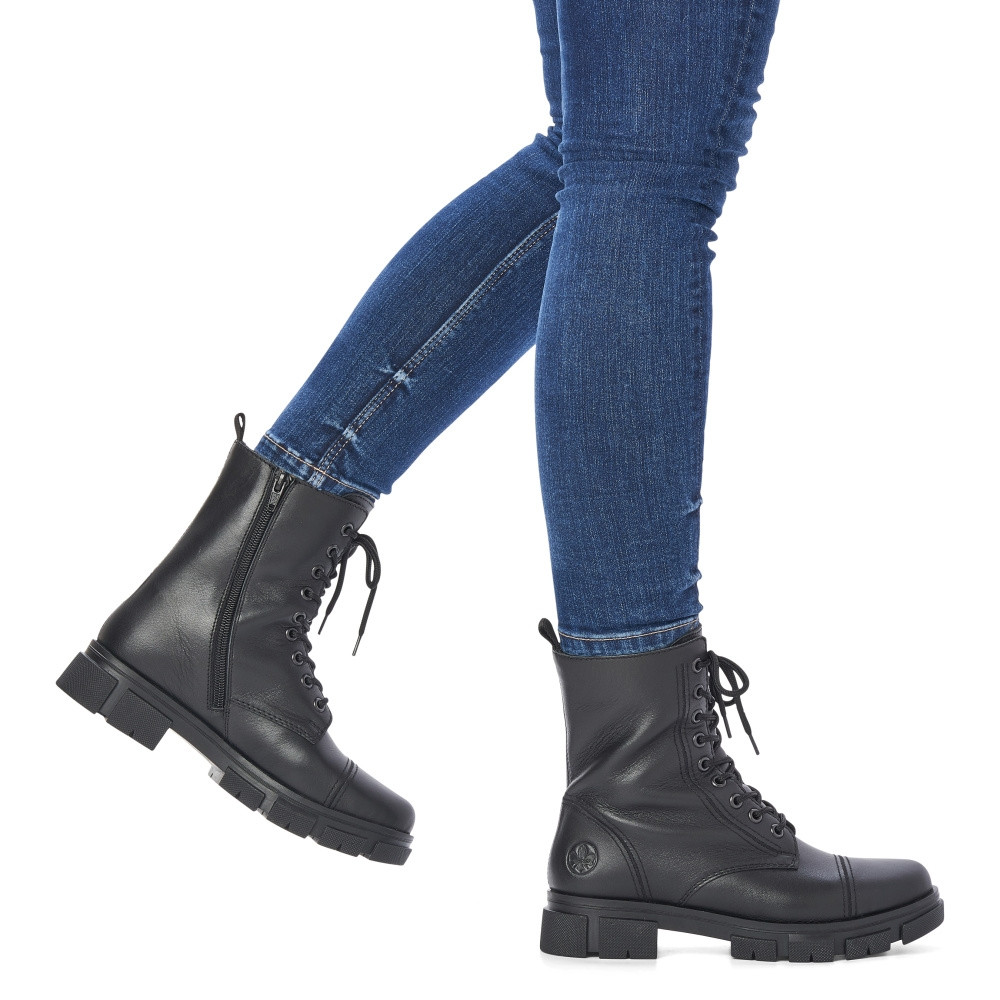 detail Dámská kotníková obuv RIEKER Y7101-00 černá W2