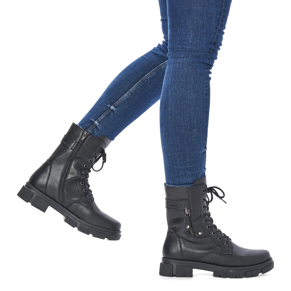 detail Dámská kotníková obuv RIEKER Y7113-00 černá W4