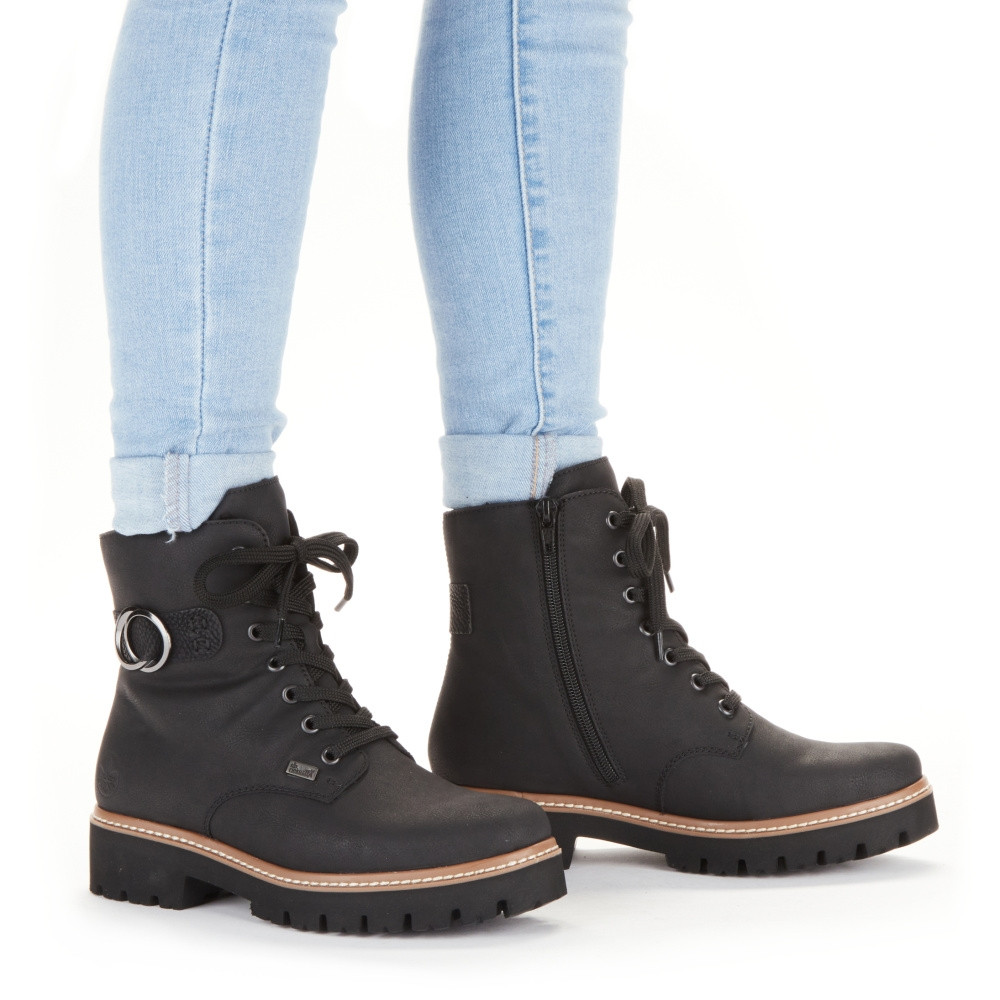 detail Dámska členková obuv RIEKER Z5723-00 čierna W4