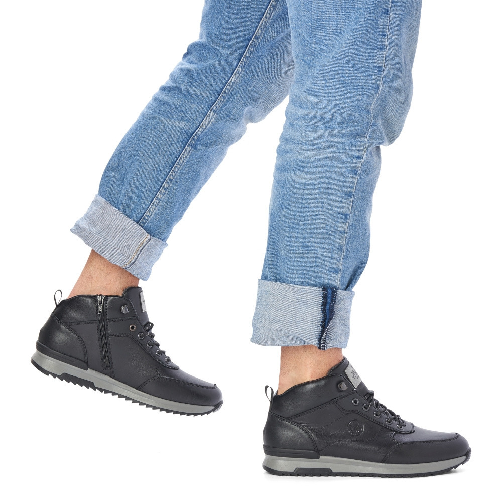 detail Pánská kotníková obuv RIEKER 16136-00 černá W4