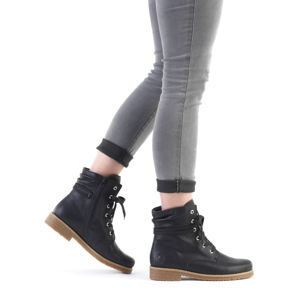 detail Dámská kotníková obuv RIEKER 73514-00 černá W4